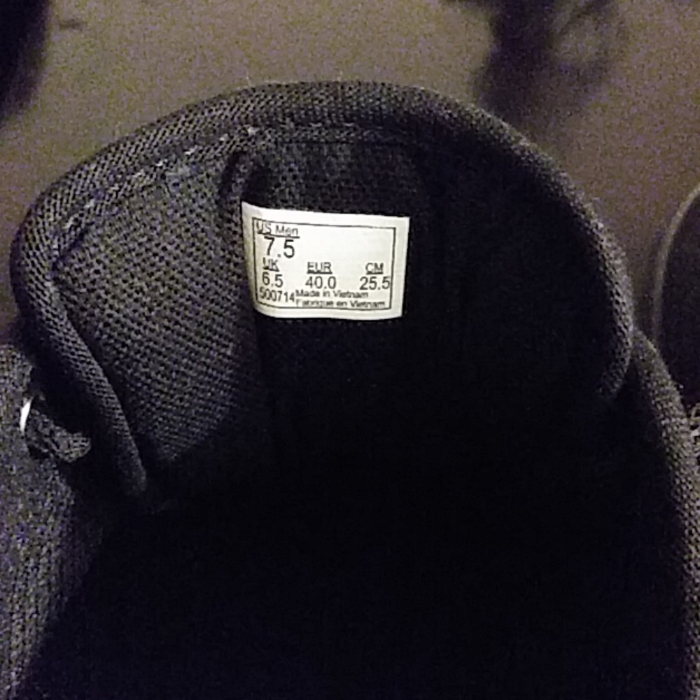 Sneakers - Picture 2 of 6